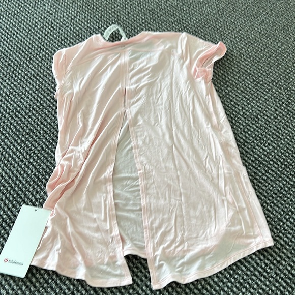 NWT LULULEMON Open Up Tie Back Tee Size 2 pink - Picture 3 of 3